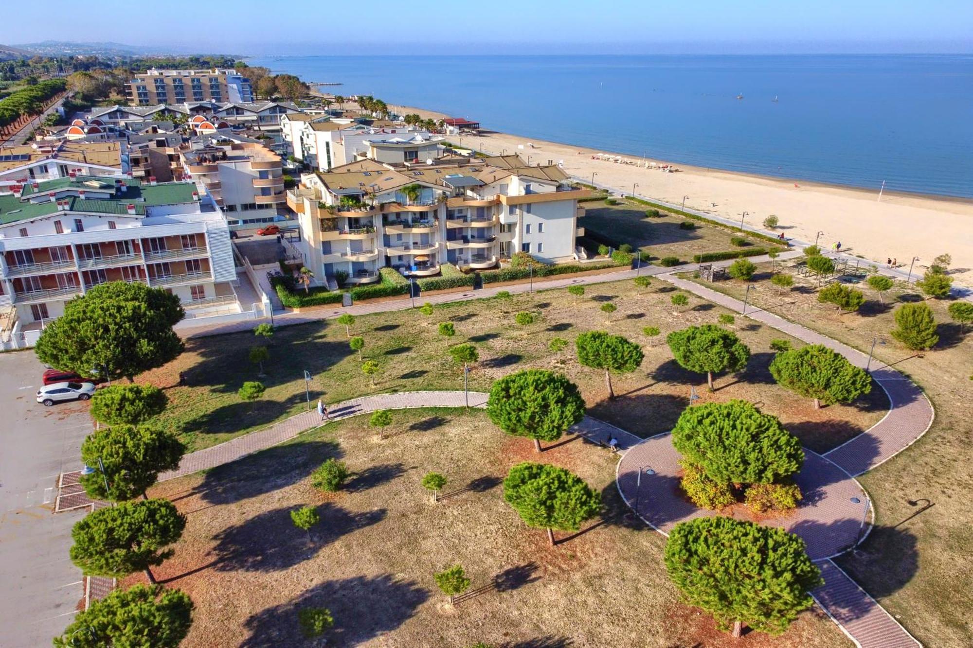 Mazzarosa Residence Roseto Degli Abruzzi Exterior foto